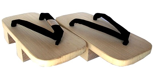 японская традиционная деревянная обувь гета