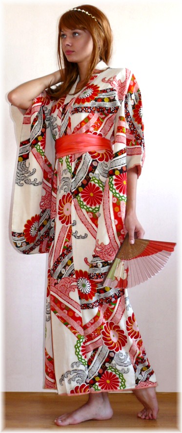 антикварное японское шелковое женское кимоно
