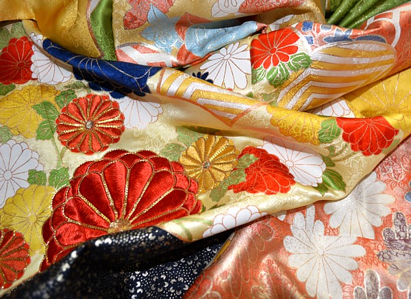 японское шелковое винтажное кимоно: рисунок ткани