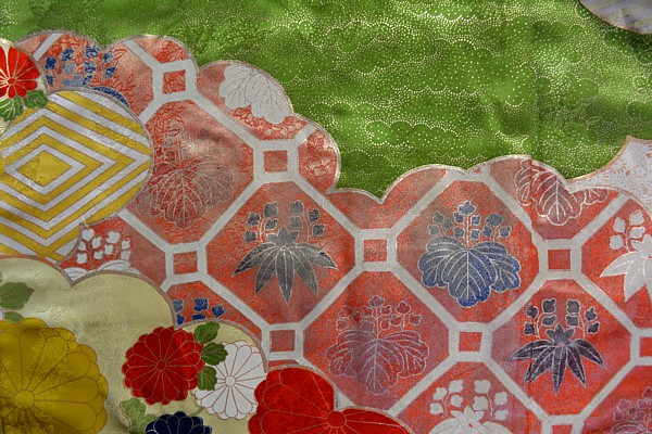 деталь рисунка ткани японского винтажного кимоно