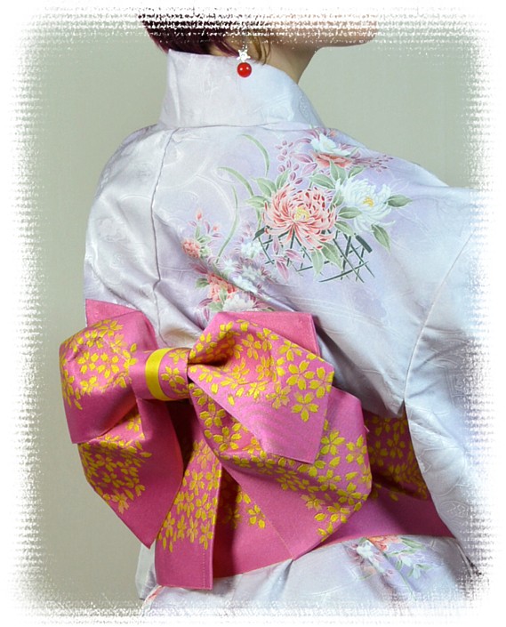 японское кимоно и пояс оби с бантом Бабочка