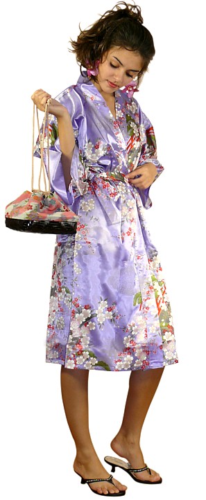 японский халатик кимоно и традиционная японская сумочка