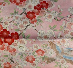 деталь рисунка кимоно светло-розового цвета
