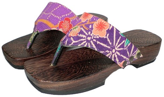 деревянная японская обувь
